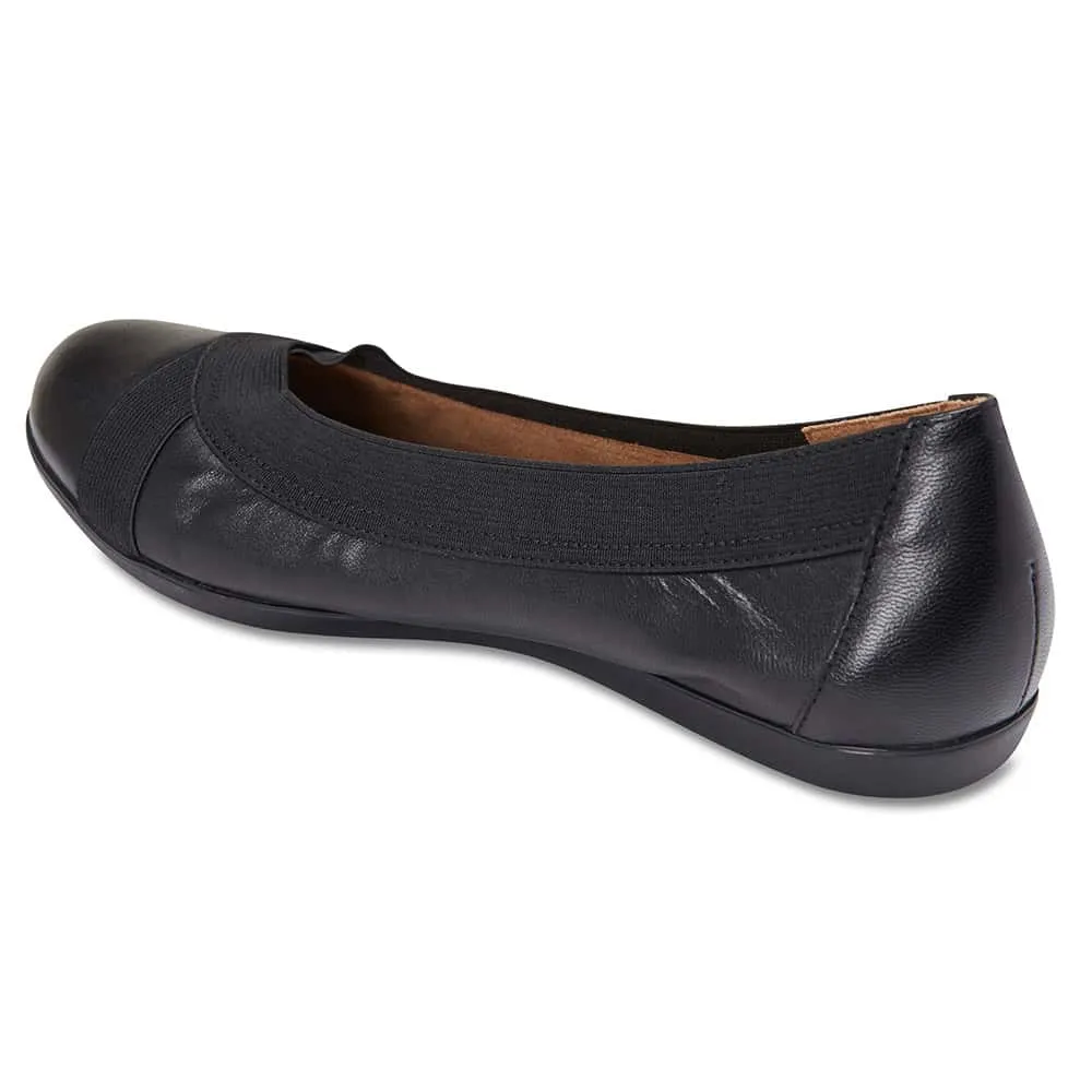 Amanda Flat in Black Leather