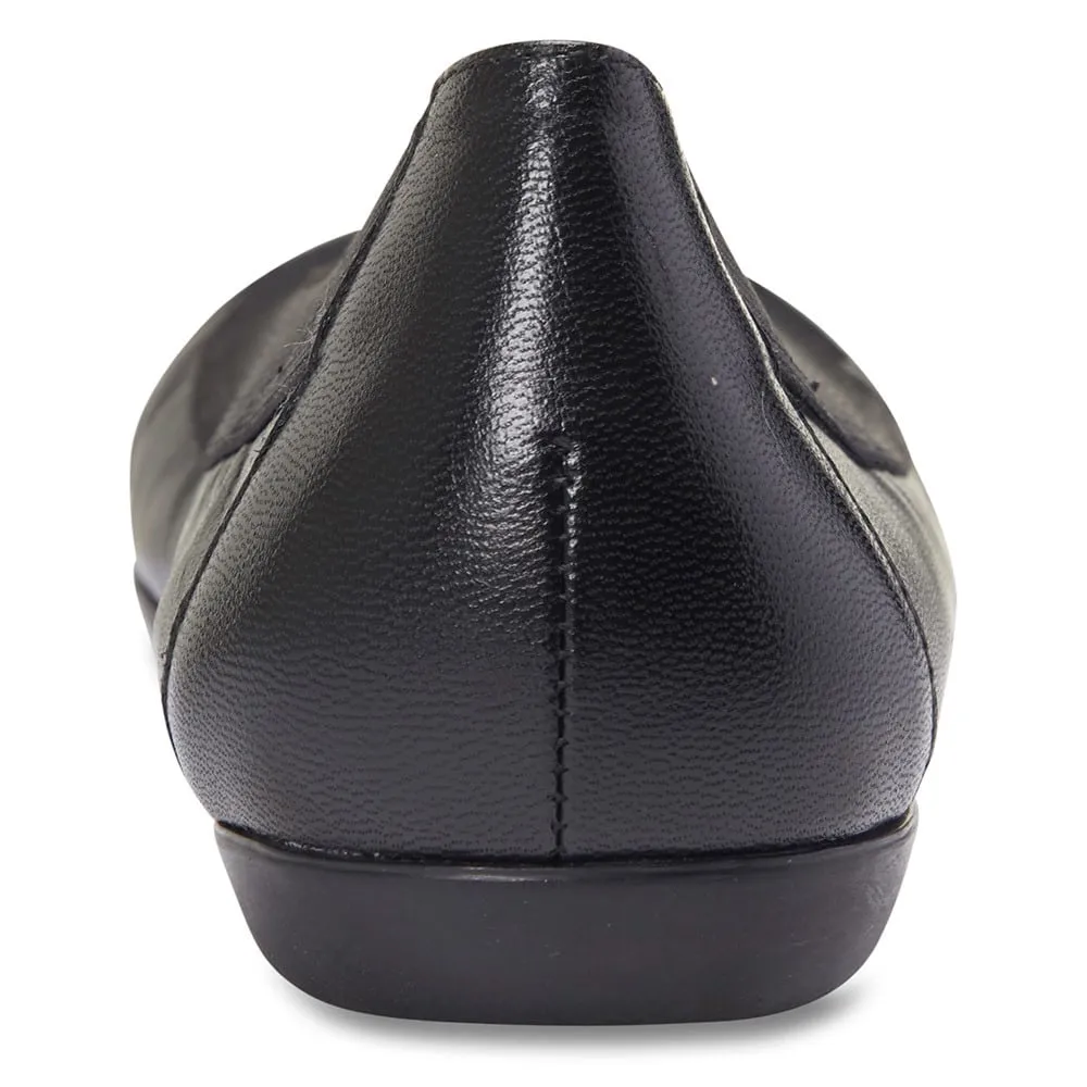 Amanda Flat in Black Leather