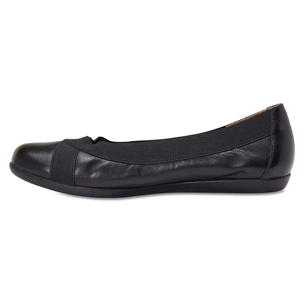Amanda Flat in Black Leather