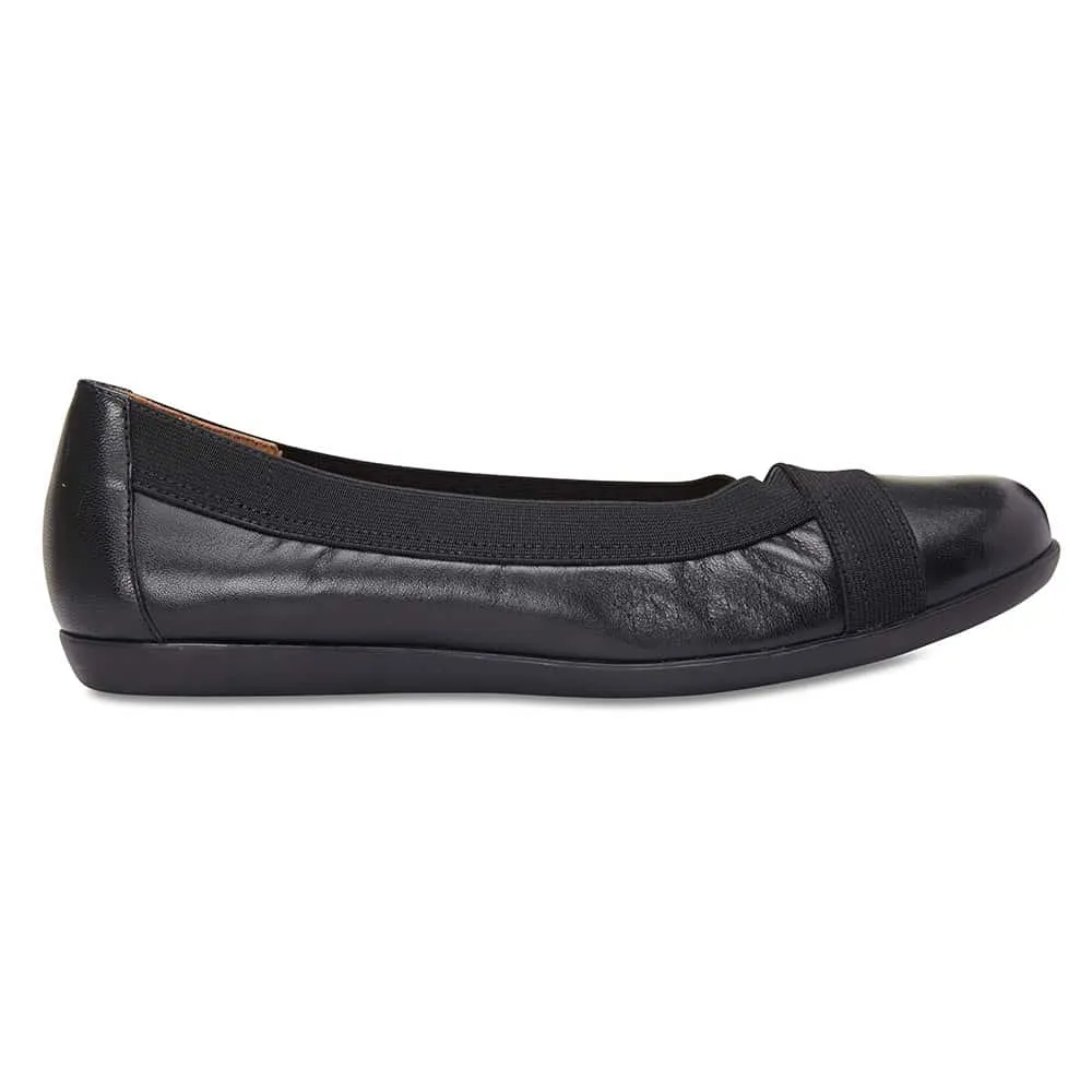 Amanda Flat in Black Leather