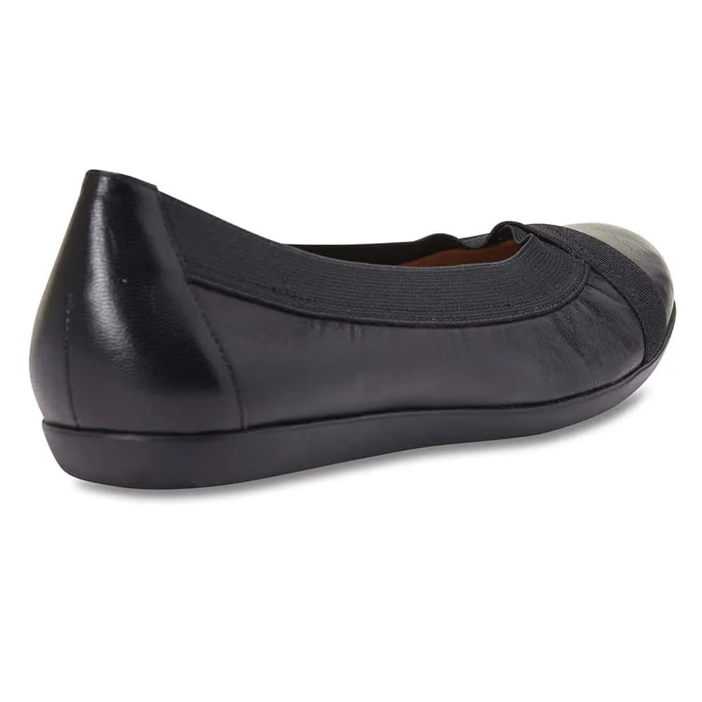 Amanda Flat in Black Leather