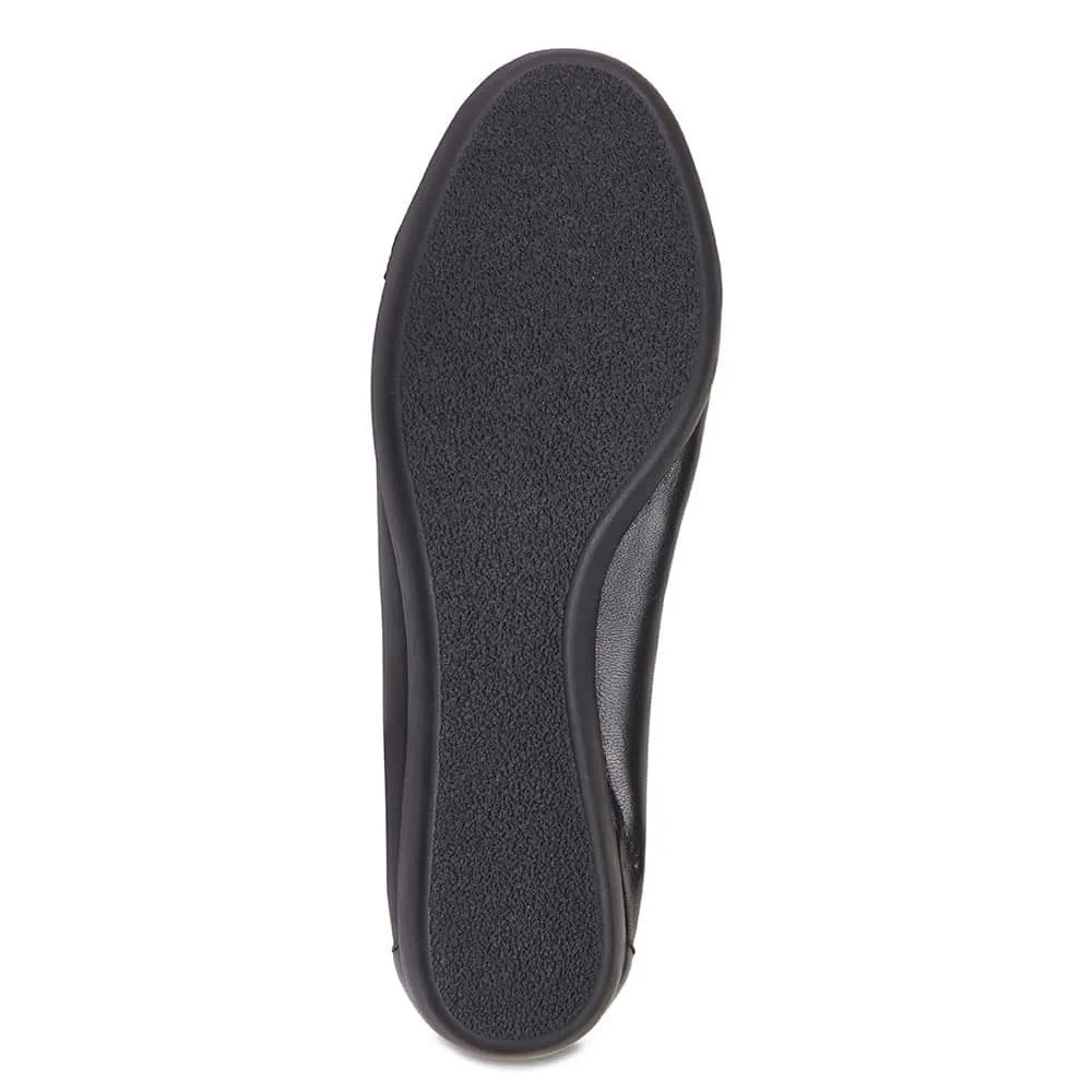 Amanda Flat in Black Leather