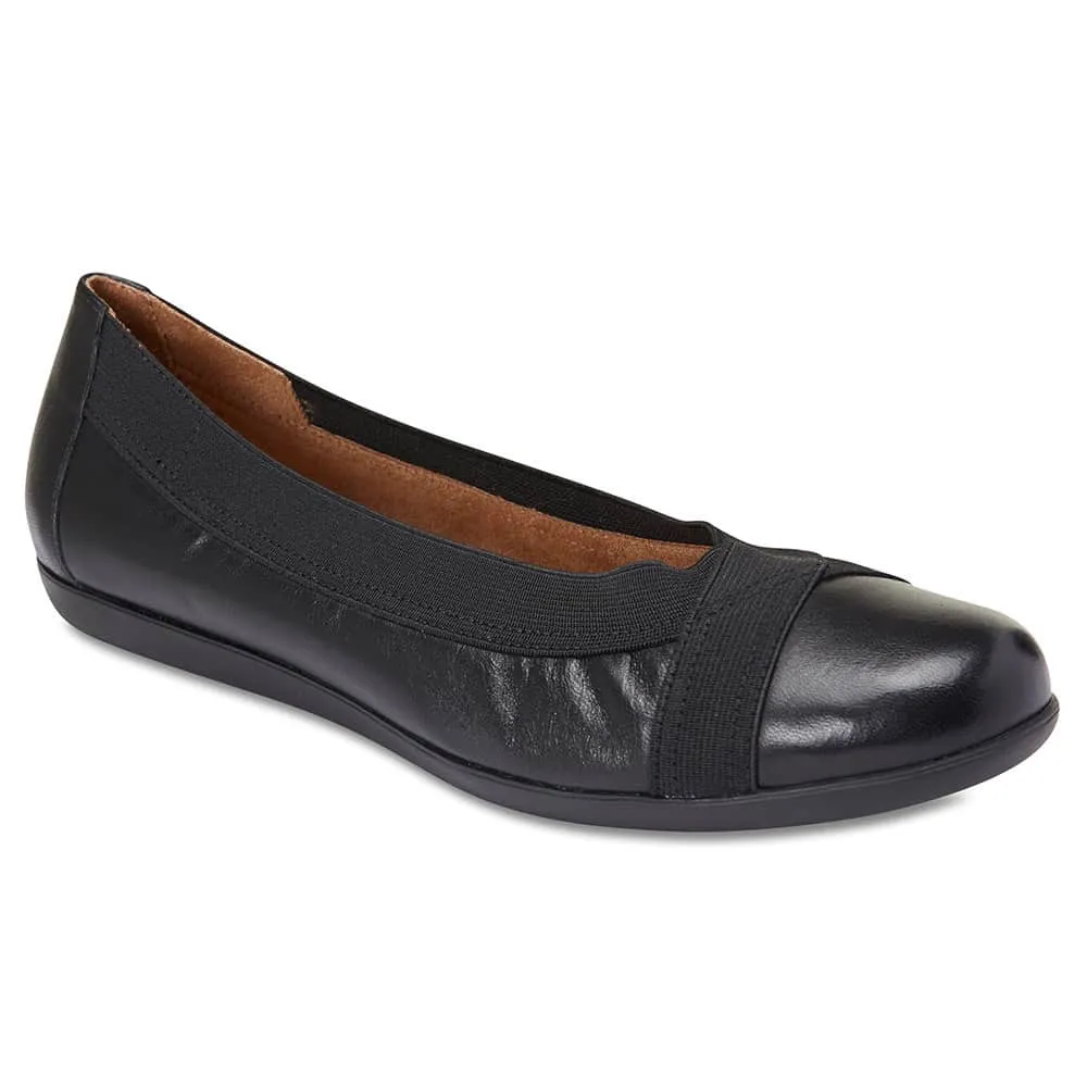 Amanda Flat in Black Leather