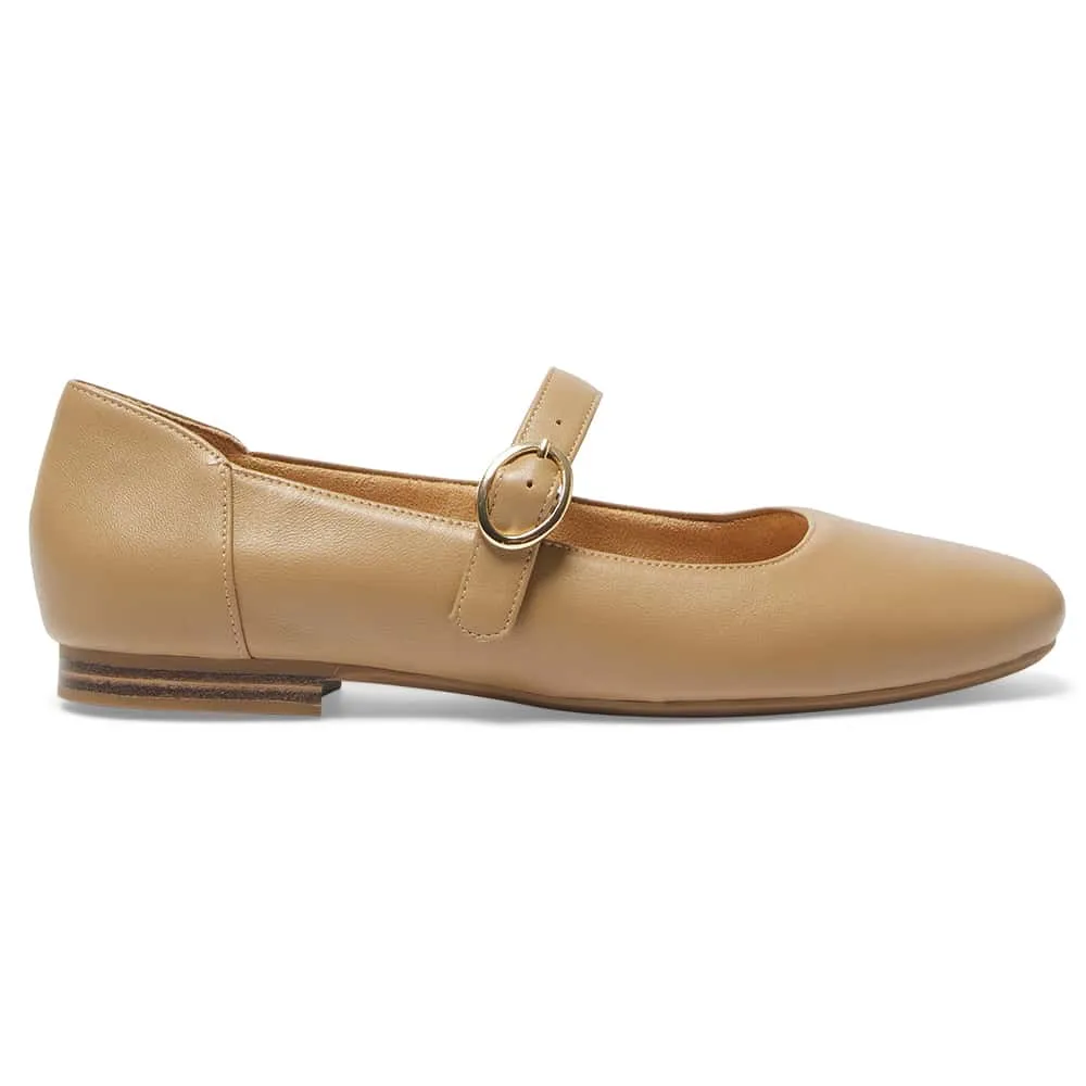 Colby Flat in Camel Leather