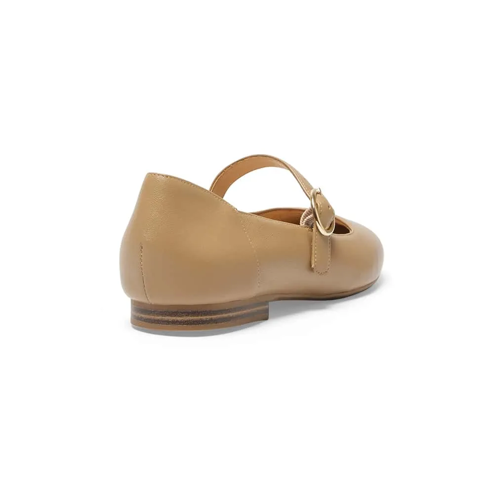 Colby Flat in Camel Leather