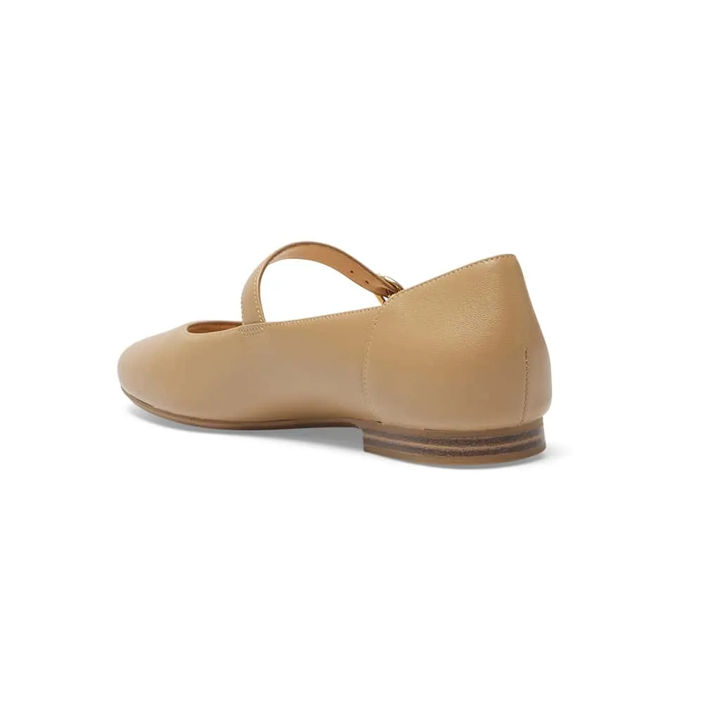 Colby Flat in Camel Leather