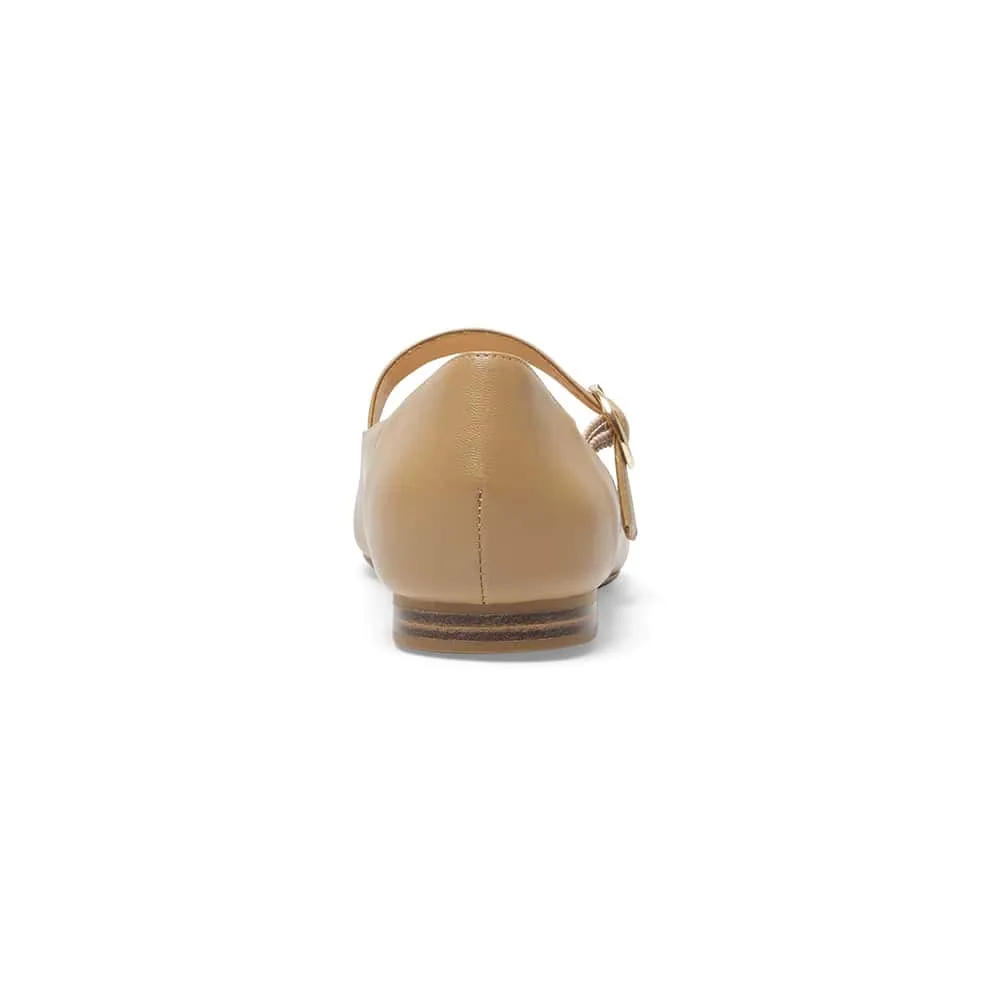 Colby Flat in Camel Leather