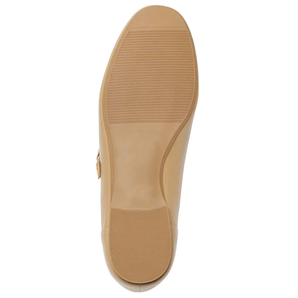 Colby Flat in Camel Leather