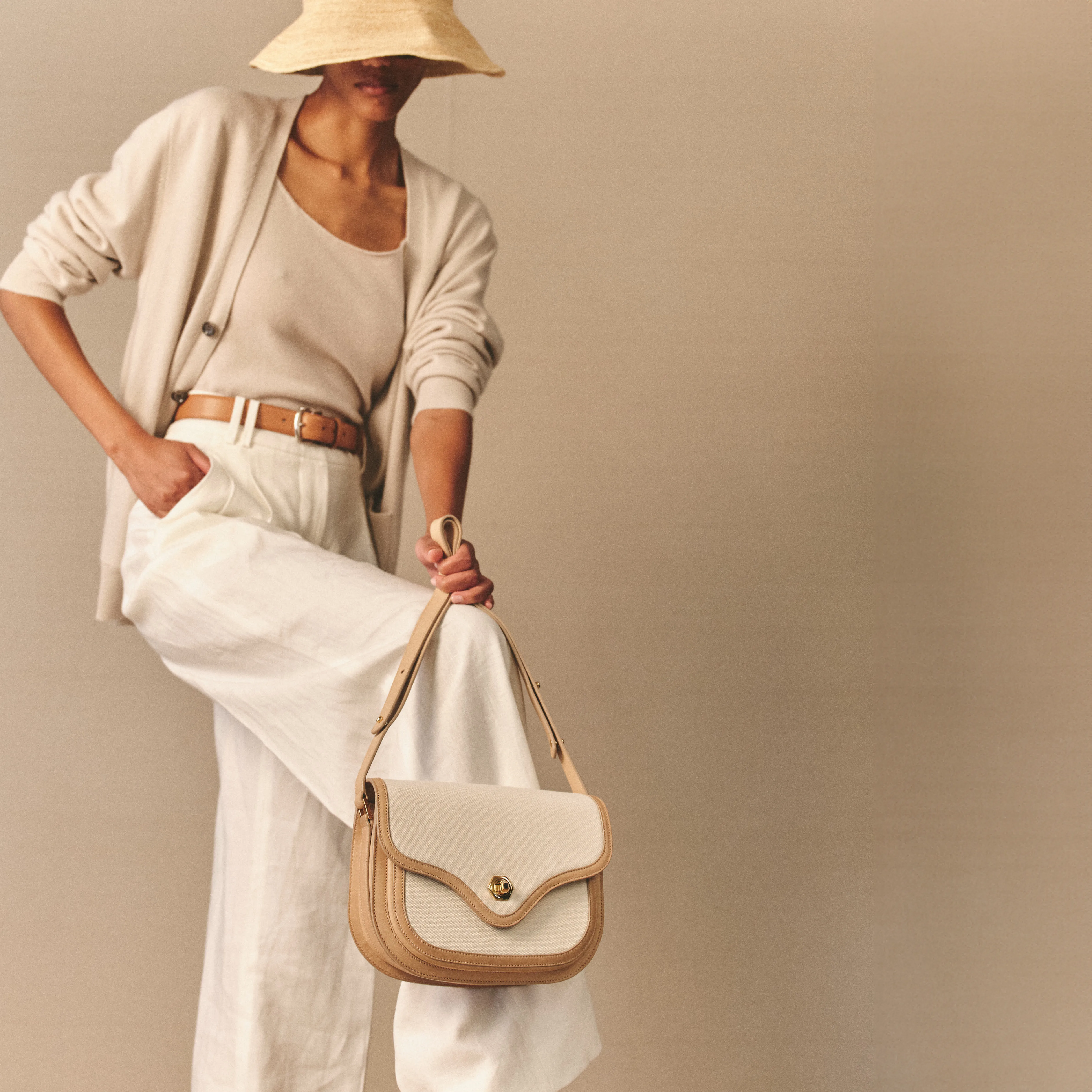 Jane in Canvas Natural