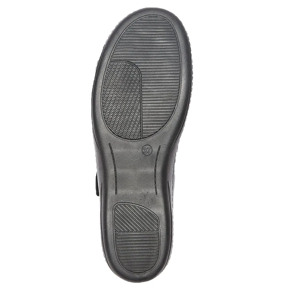 Larissa Flat in Black Leather