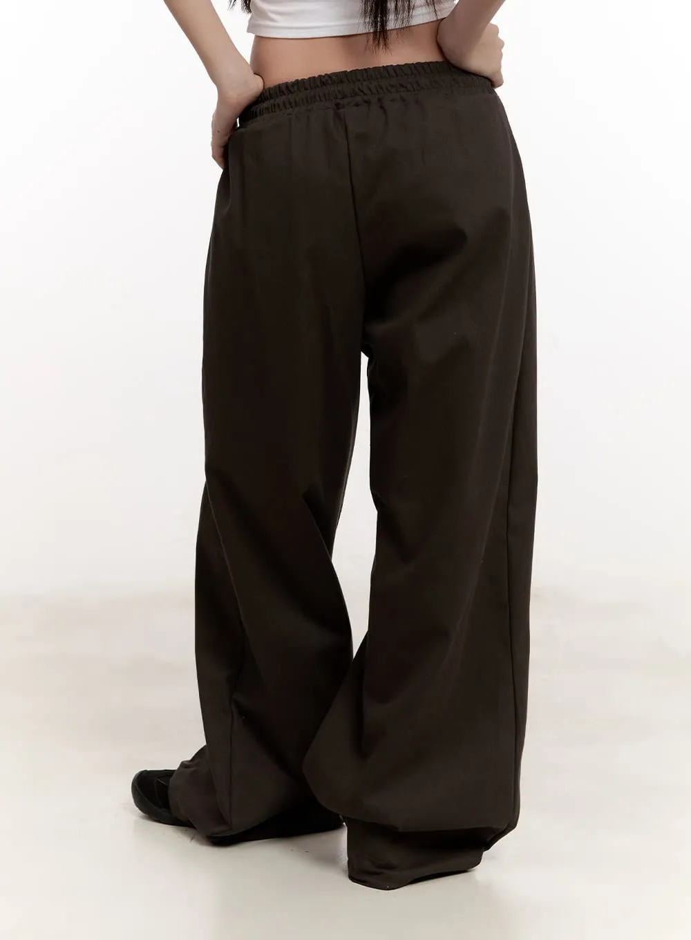 Pintuck Wide-Fit Sweatpants CM507
