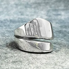 Uisce - Angled Wave Smooth Adjustable Silver Ring