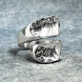 Uisce - Flat Wave Hammered Adjustable Silver Ring