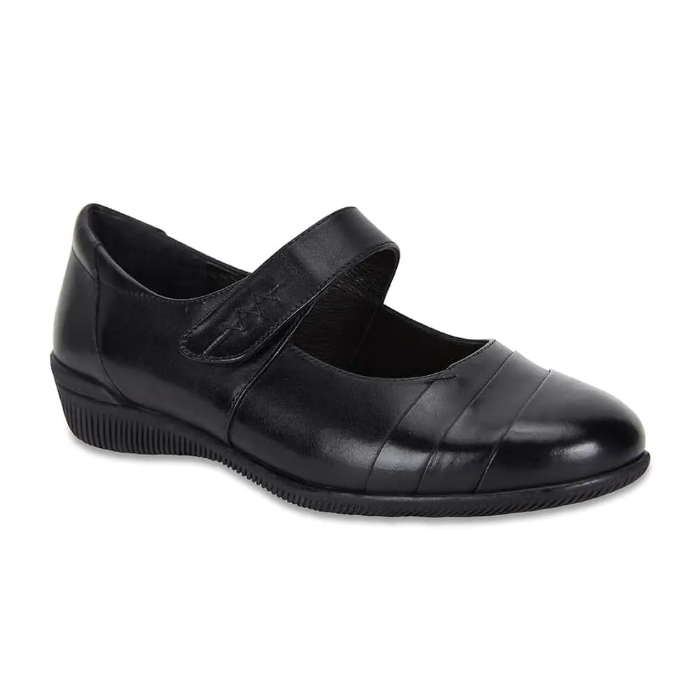 Winston Flat in Black Leather